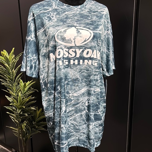 Mossy Oak Elements Fishing, 40 UPF Sun protection,crewneck,water pattern,stretch - Picture 1 of 9